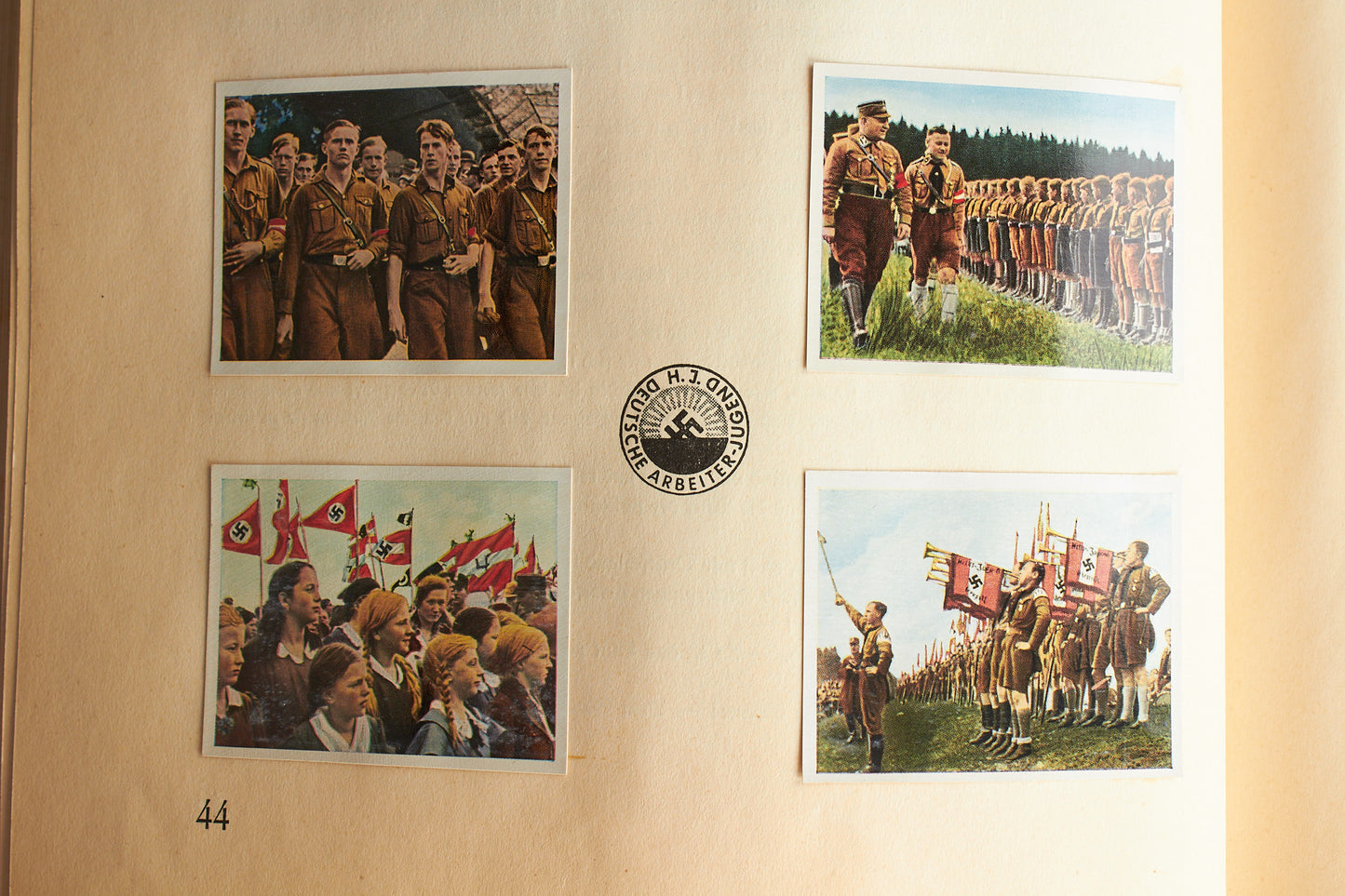 WW2 Tysk NSDAP "Cigaretten Album" "Kampf um's Drittes Reich". Næsten komplet. Original.