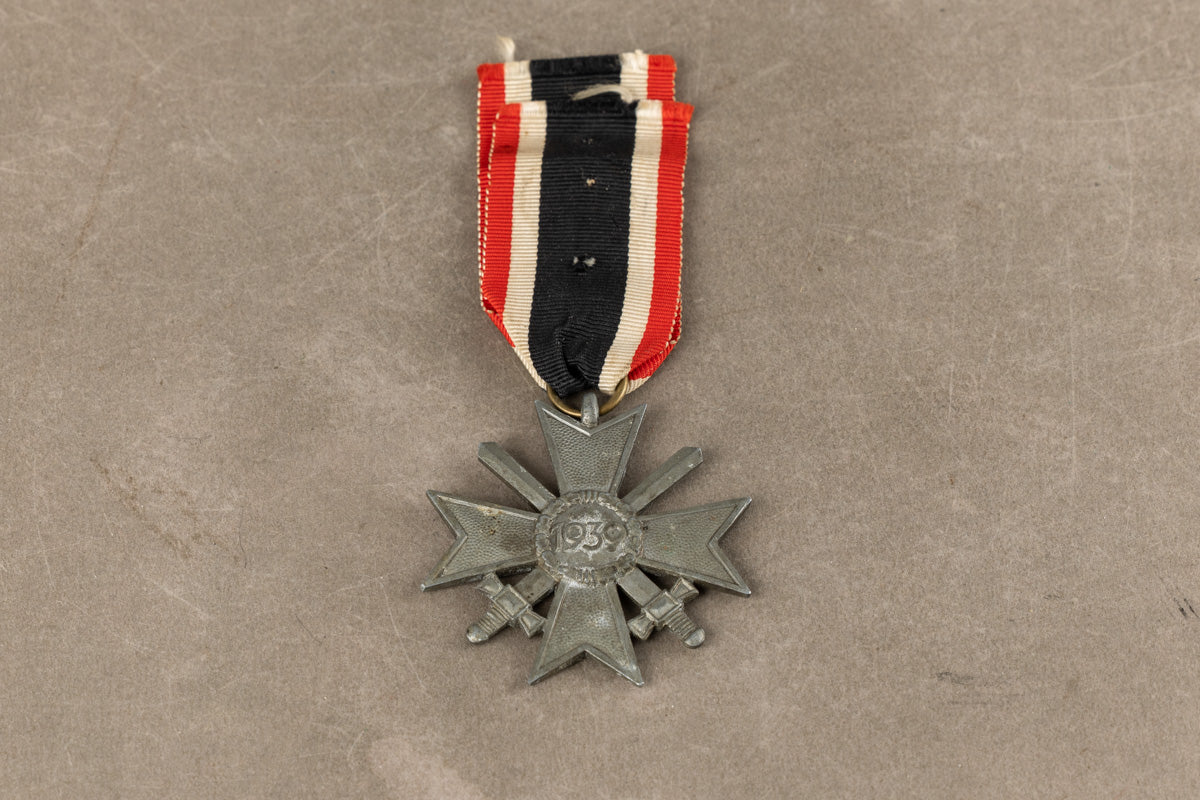 WW2 Tysk "Kriegsverdienstkreuz 1939 2. Klasse" m. sværd. Original.