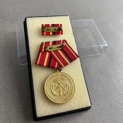 Østtysk DDR Medalje. I æske. Original.