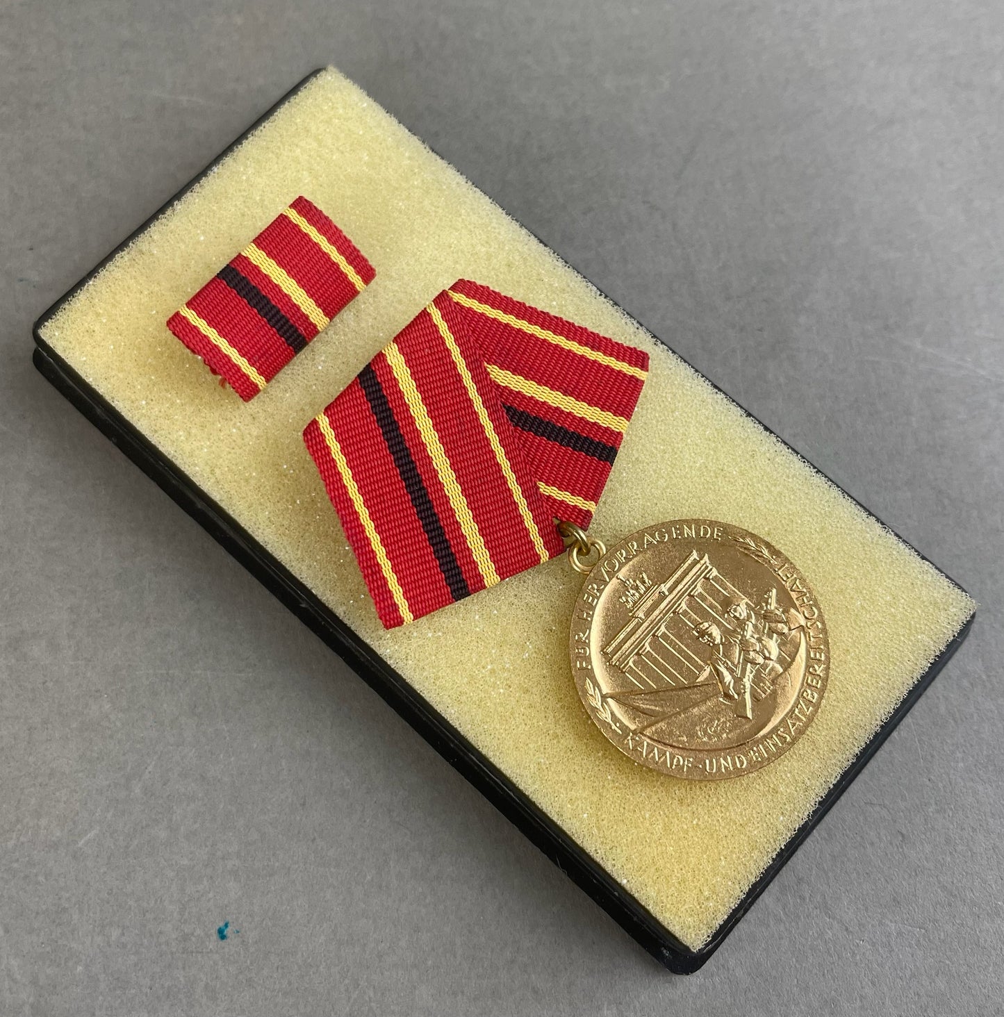 Østtysk DDR Medalje i Æske. Original.