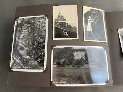 WW2 Tysk Kriegsmarine Fotoalbum. Gode billeder af soldater, skibe, træning, mv. 59 billeder. Original.