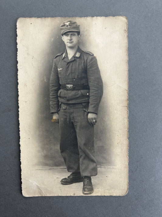 WW2 Tysk Luftwaffe Foto-Postkort. I kampuniform. Original.