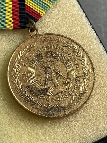 Østtysk DDR Medalje. I æske. Original.