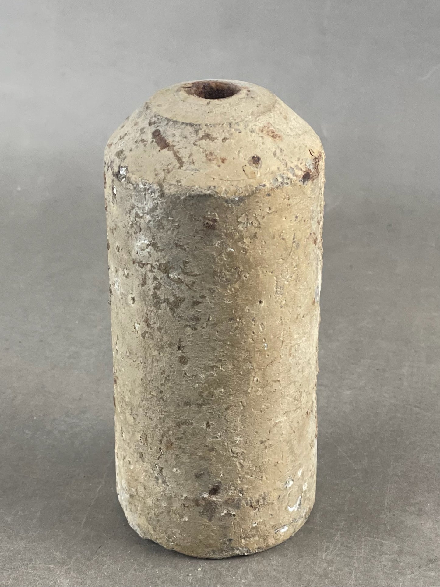 WW2 Tysk Sandfarvet "Stokmine". Tømt, kun beton. Fundet på Vestkysten. Original.
