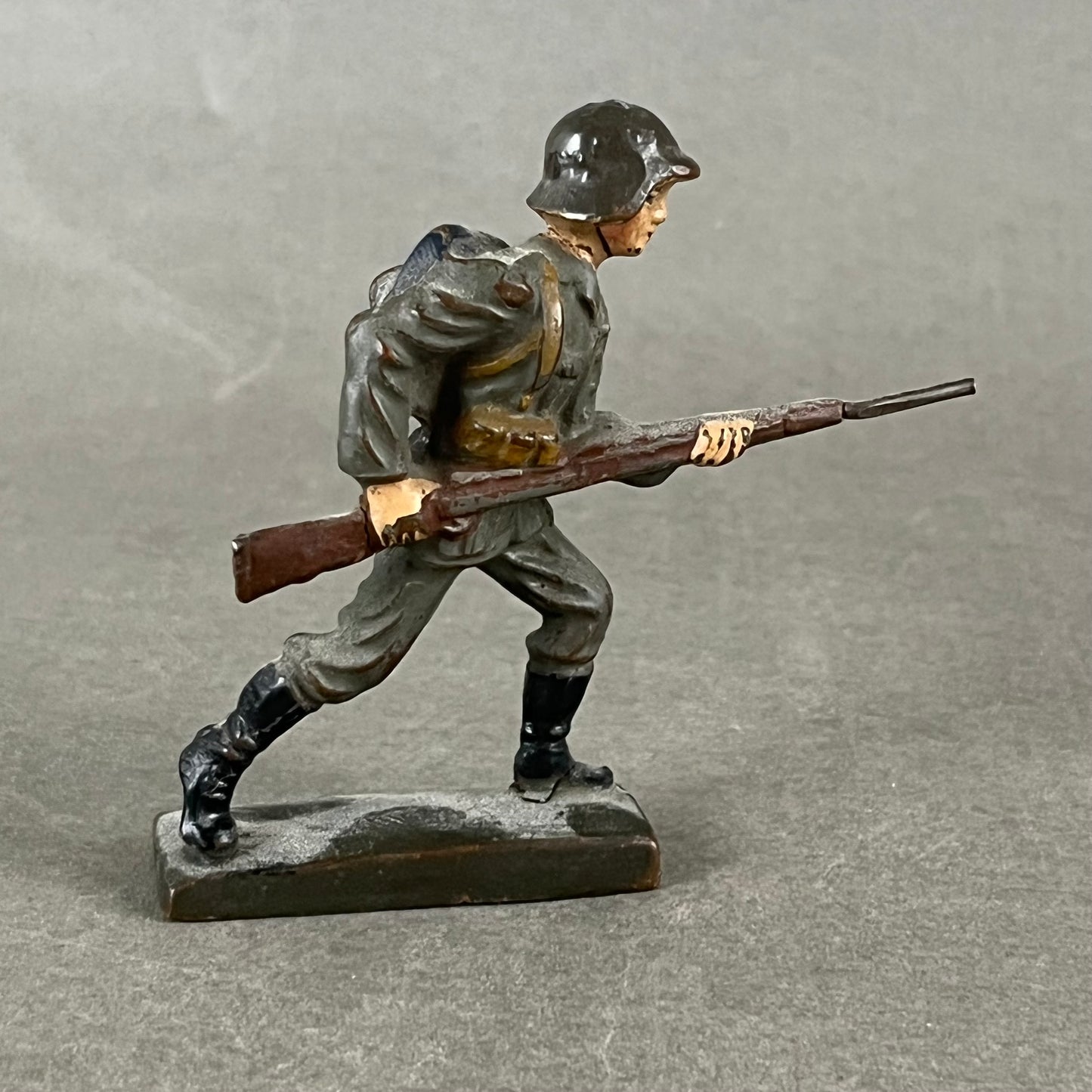 WW2 Tysk Lineol Legetøjssoldat. Original.