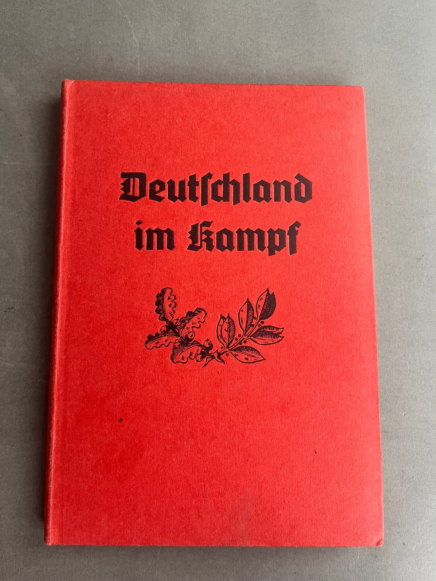 WW2 Tysk Bog "Deutschland im Kampf". Gode billeder. Original.