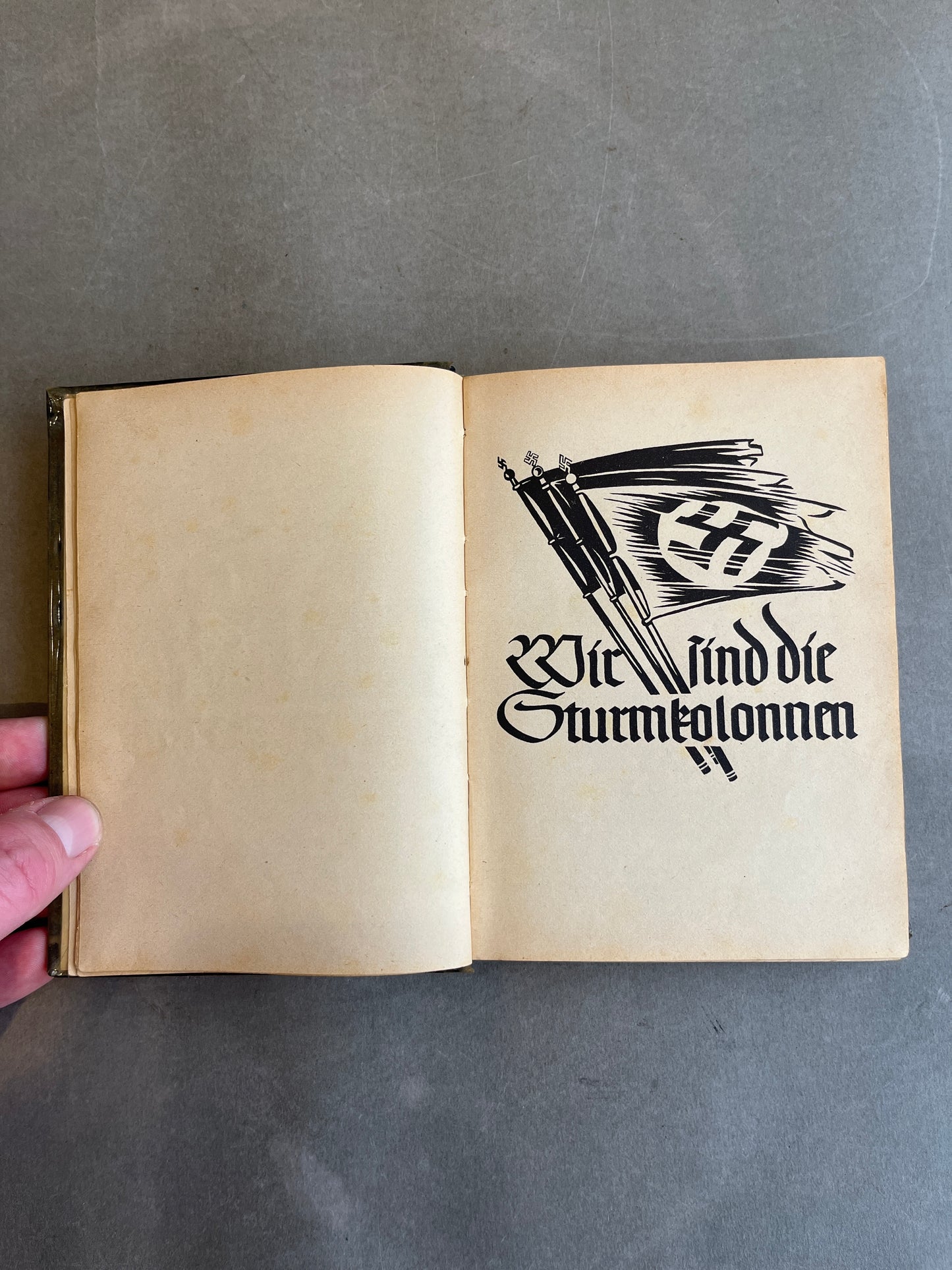 WW2 Tysk Waffen-SS "Liederbuch". Indbundet i beskyttende "bogplast". Original.