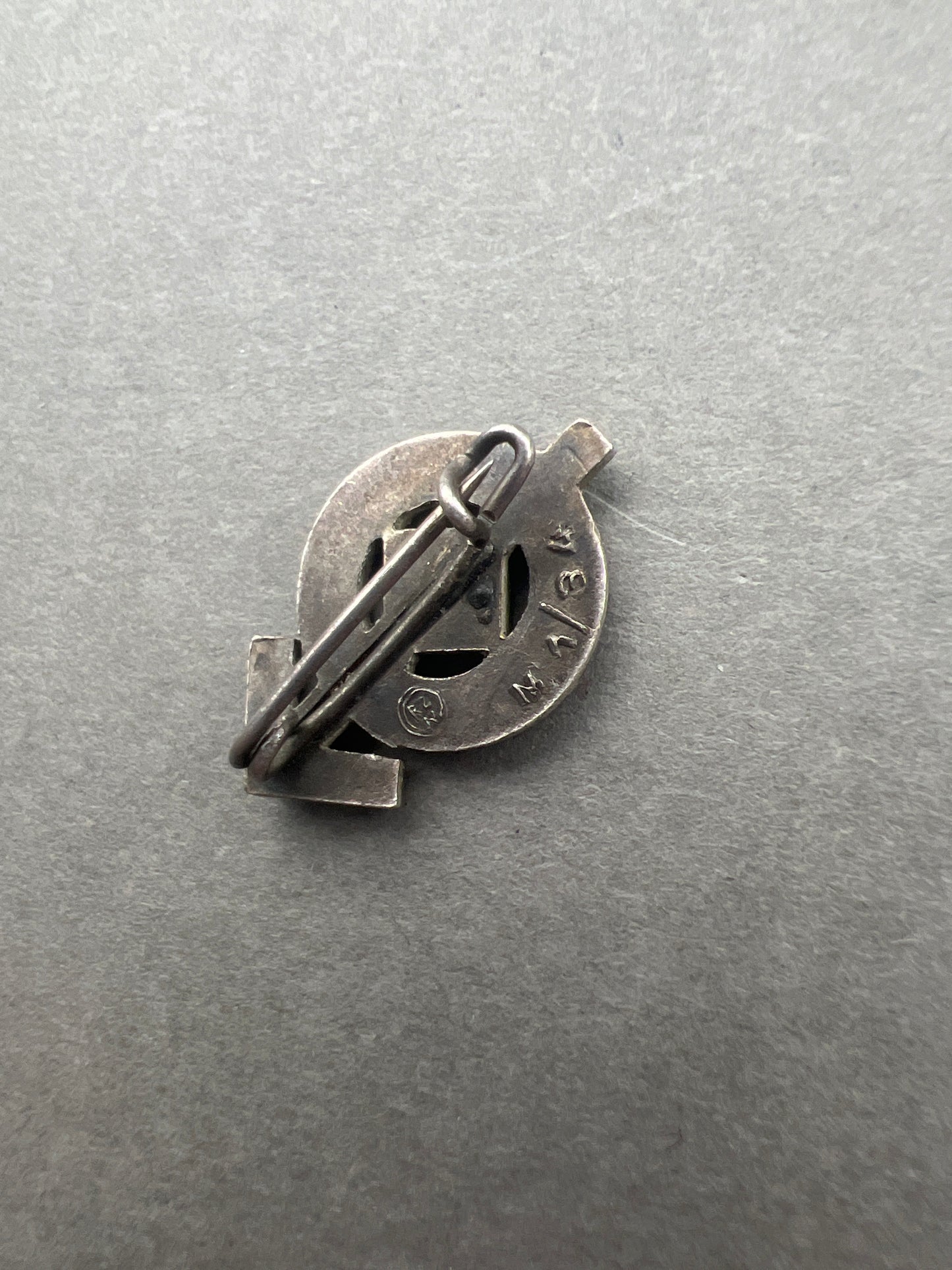 WW2 Tysk "HJ-Leistungsabzeichen" i Sølv. Miniature. Fremstiller RZM M1/34. Original.