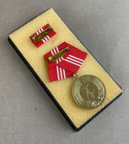 Østtysk DDR Medalje i Æske. Original.