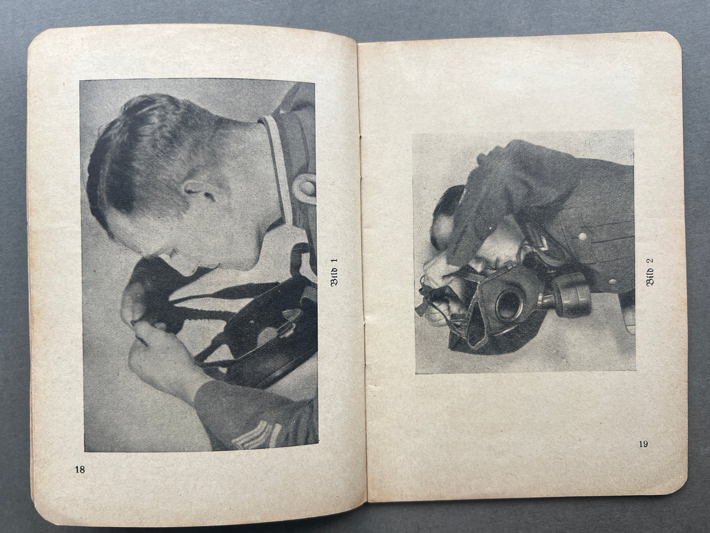 WW2 Tysk Heer Gasmaske "Brugsvejledning" på 52 sider. Fra 1942. Ses ikke tit. Original.