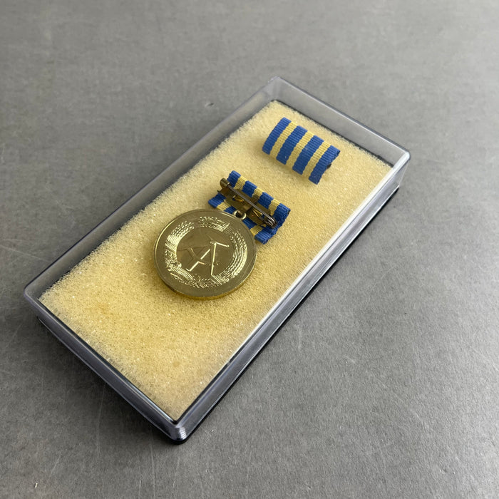 Østtysk DDR Medalje. I æske. Original.