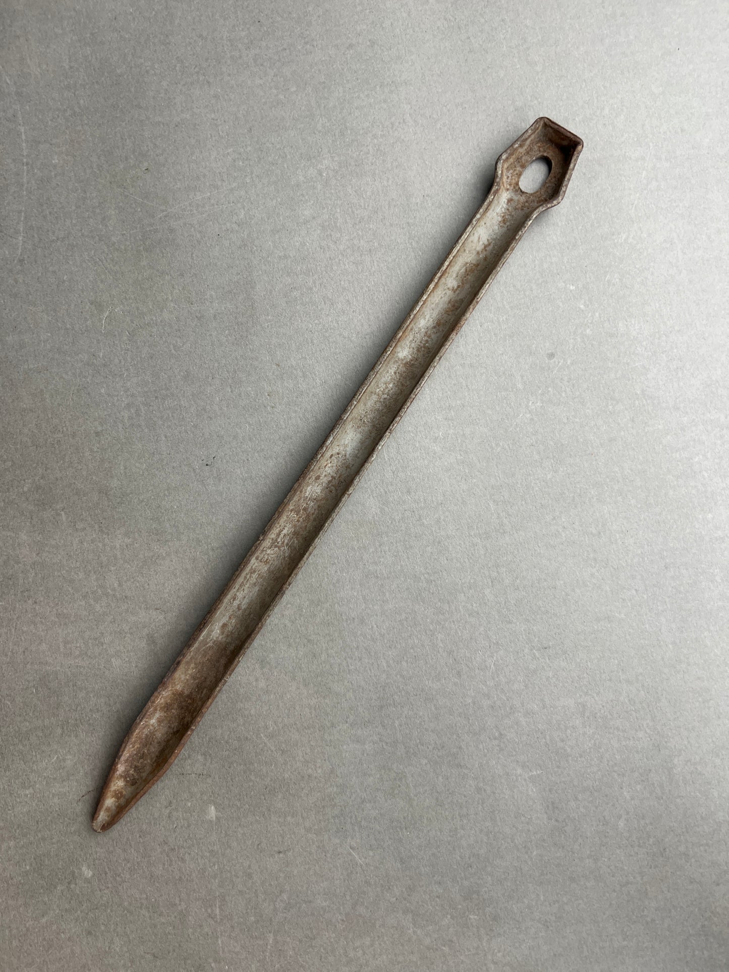 WW2 Tysk Teltpløk. Stemplet med fremstiller og årstal "gyg41". Original.