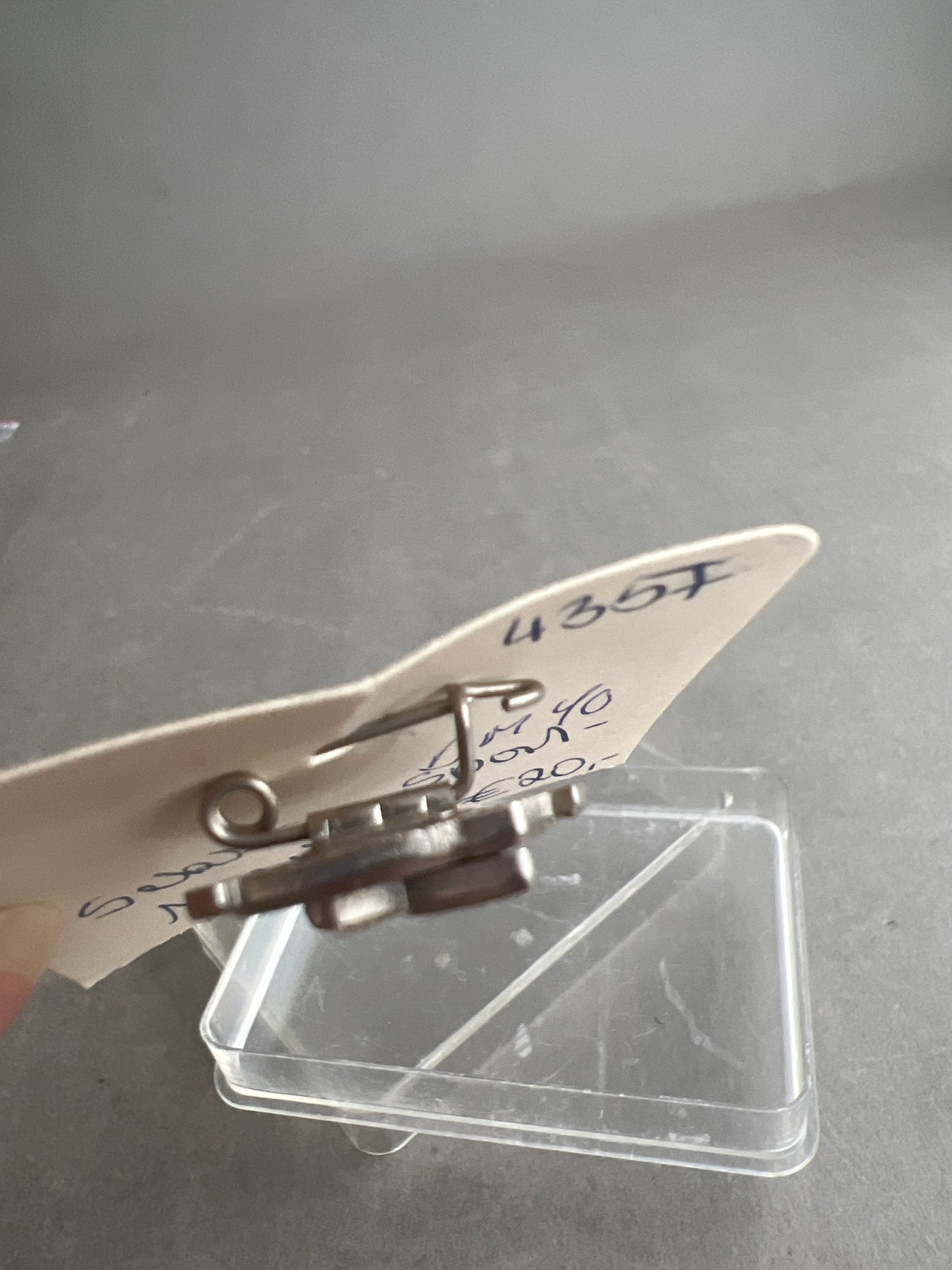 Østtysk DDR Medalje/Pin i æske. Original.