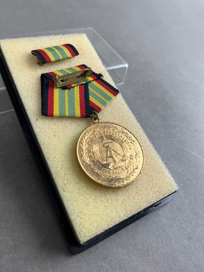 Østtysk DDR Medalje. I æske. Original.