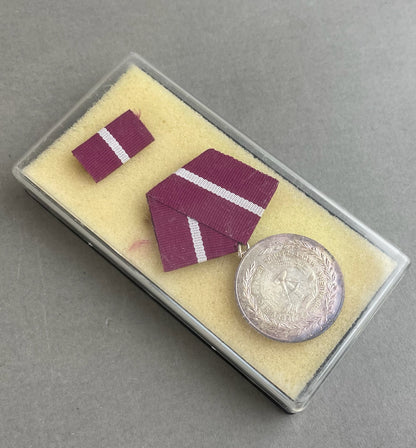 Østtysk DDR Medalje i Æske. Original.
