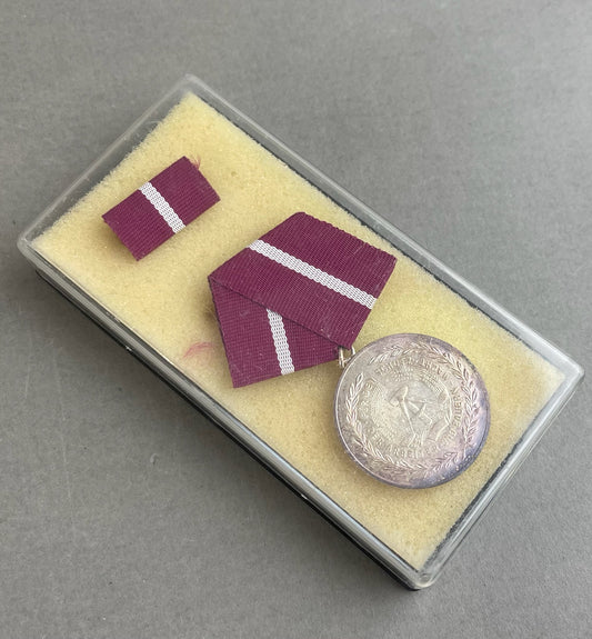 Østtysk DDR Medalje i Æske. Original.