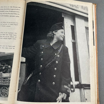 WW2 Tysk Hitler Jugend Bog. Gode billeder. Mange sider. Original.