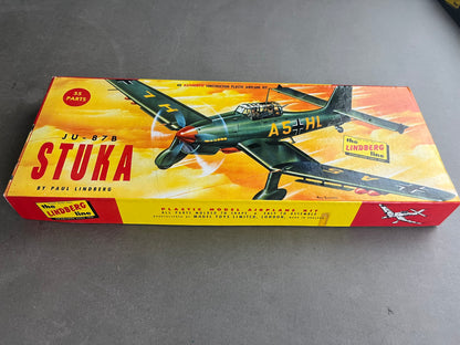 Ældre Samle-/Modelsæt. "STUKA". Fremstår komplet.