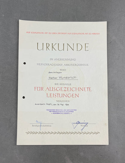 Østtysk DDR Stort Urkunde/Medalje Lot. Original.
