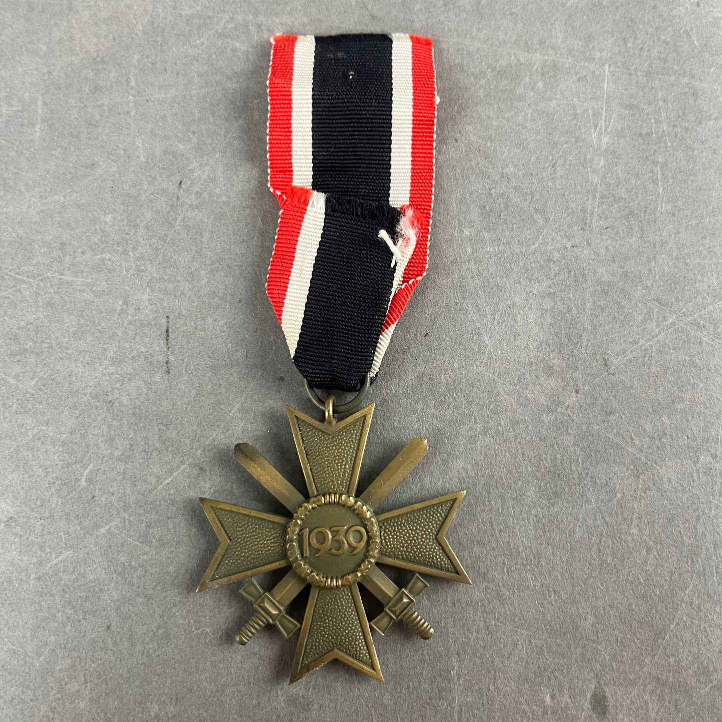 WW2 Tysk KvK m. Sværd. Fremstiller 41 i ringen. Original.