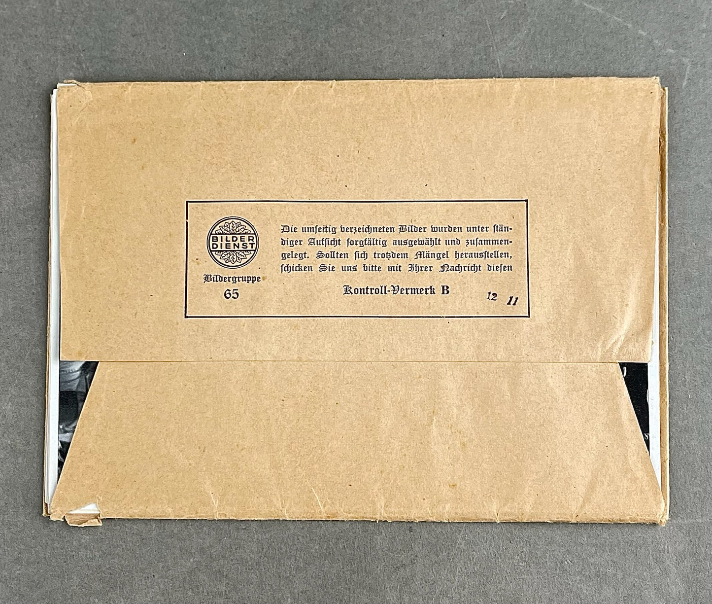 WW2 Tysk "Cigaretten Album" Billeder. 9 stk. 12x17 cm. Gode motiver. I omslag. Original.