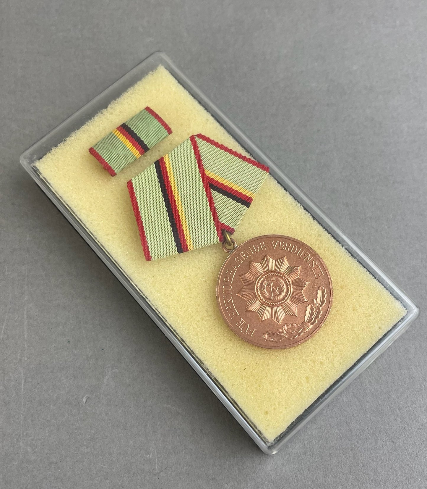Østtysk DDR Medalje i Æske. Original.
