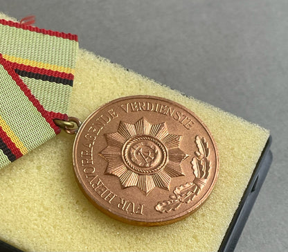Østtysk DDR Medalje i Æske. Original.