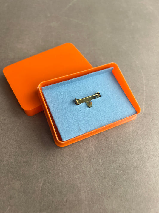 Østtysk DDR Medalje/Pin i æske. Original.