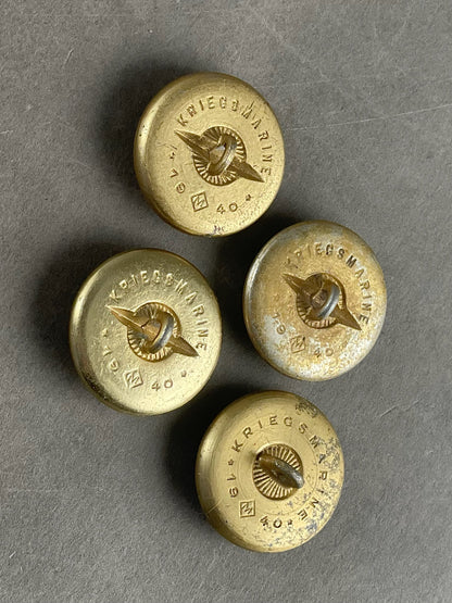 WW2 Tysk Lot af 4 Kriegsmarine Uniformsknapper. Original.