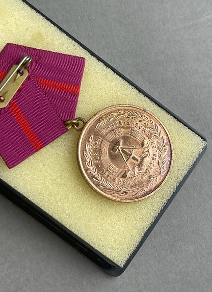 Østtysk DDR Medalje i Æske. Original.