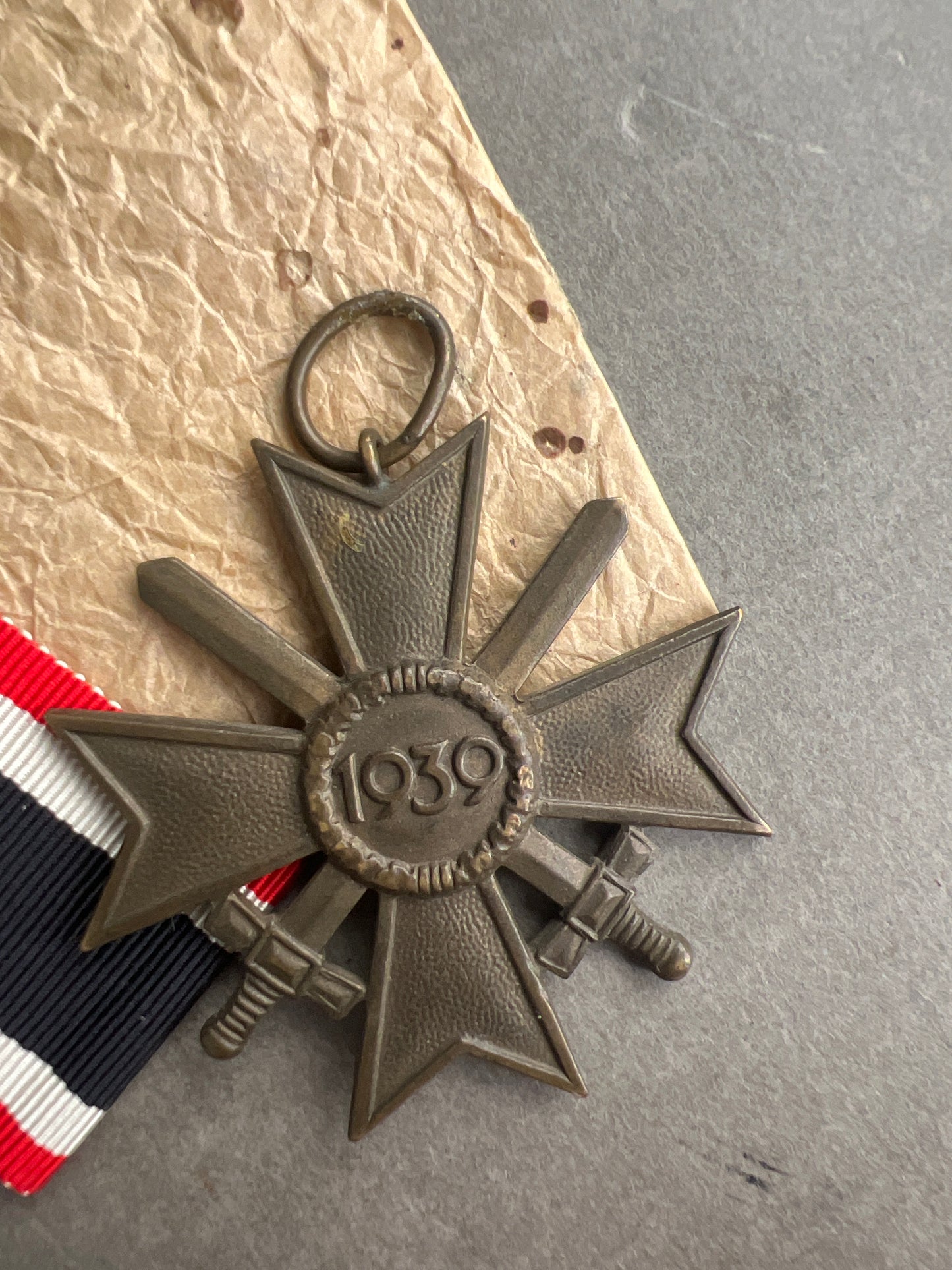 WW2 Tysk KVK 2. Klasse m. Sværd. Fremstiller i ringen. Original.