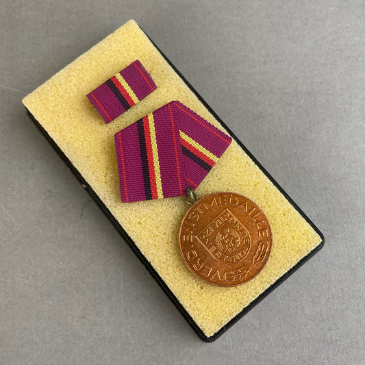 Østtysk DDR Medalje i Æske. Original.
