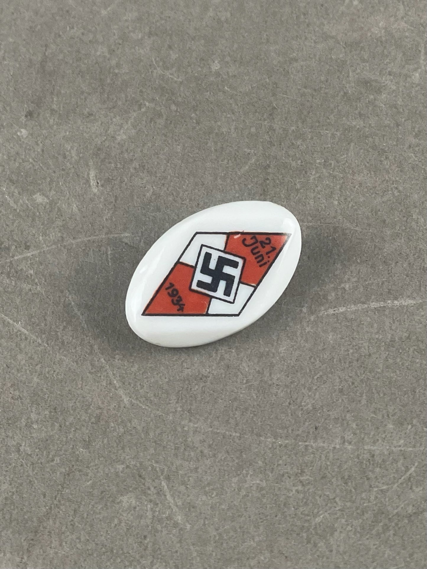 WW2 Tysk HJ Medlemsmærke. Original.