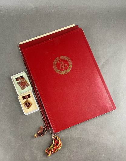 Østtysk DDR Urkunde/Medalje Lot. Original.