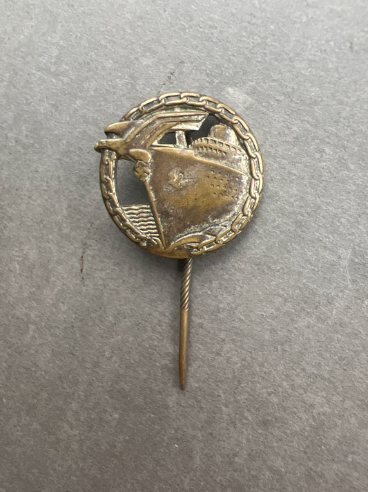 WW2 Tysk Kriegsmarine "Blockadebrecher abzeichen" Miniature. Original.