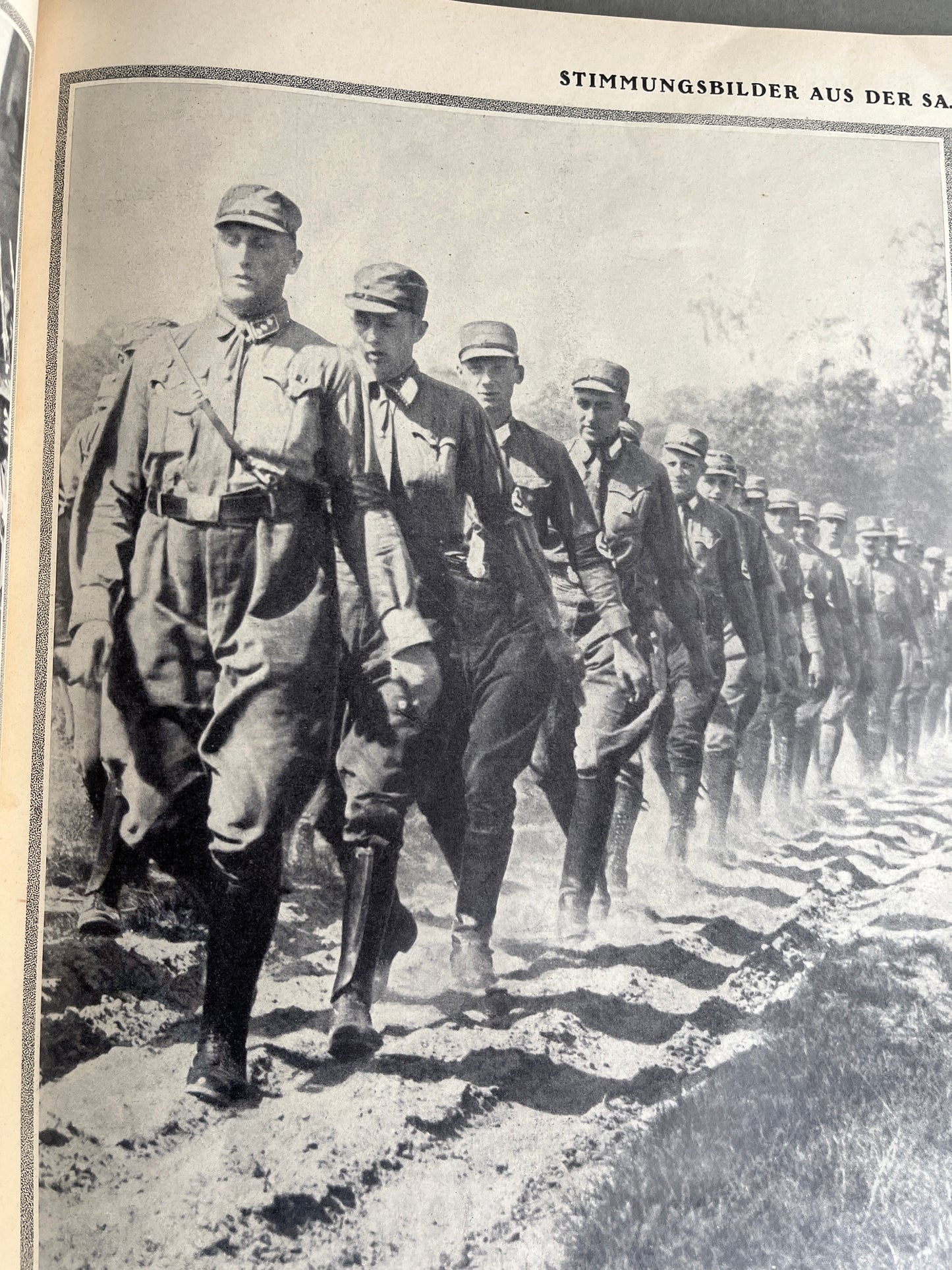 WW2 Tysk SA Blad. Stor A3 størrelse og 127 sider. Sjælden. Mange gode billeder. Original