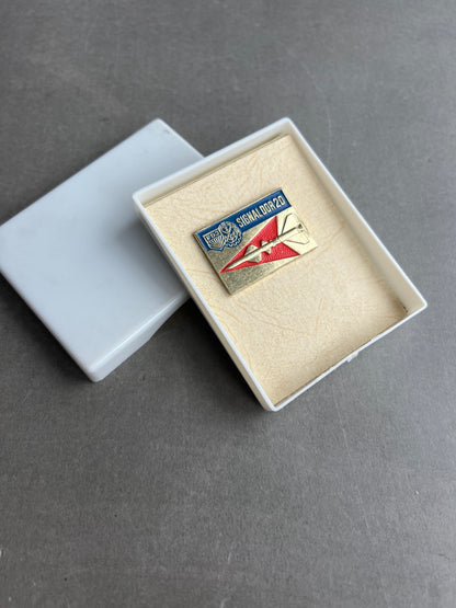 Østtysk DDR Medalje/Pin i æske. Original.