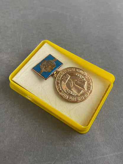 Østtysk DDR Medalje i Æske. Original.
