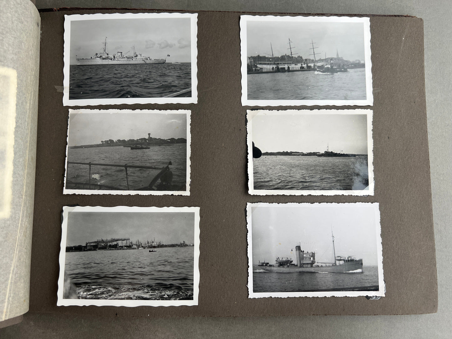 WW2 Tysk Kriegsmarine Fotoalbum. Gode billeder af soldater, skibe, træning, mv. 59 billeder. Original.