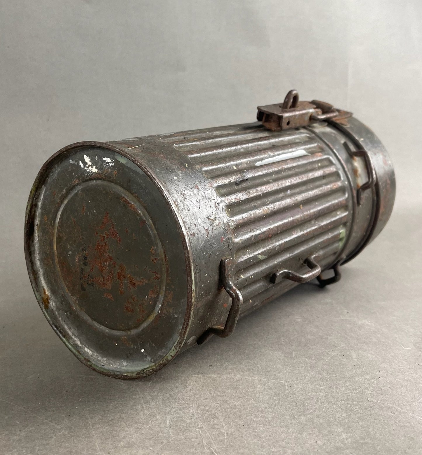WW2 Tysk "1. Model" Reichswehr Gasmaske Beholder. Original.