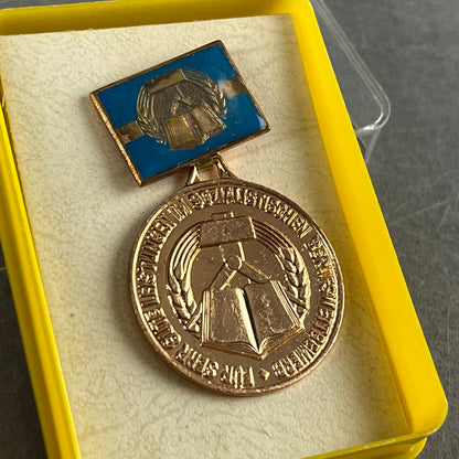 Østtysk DDR Medalje i æske. Original.