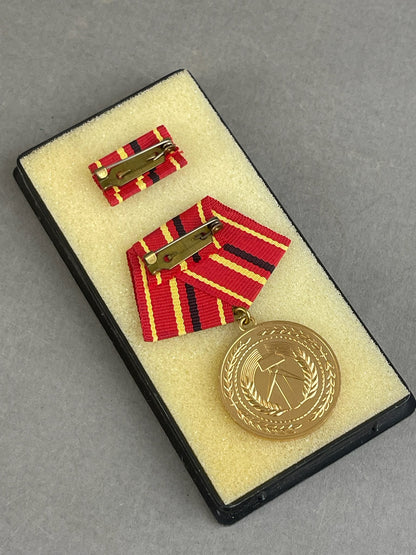 Østtysk DDR Medalje i Æske. Original.