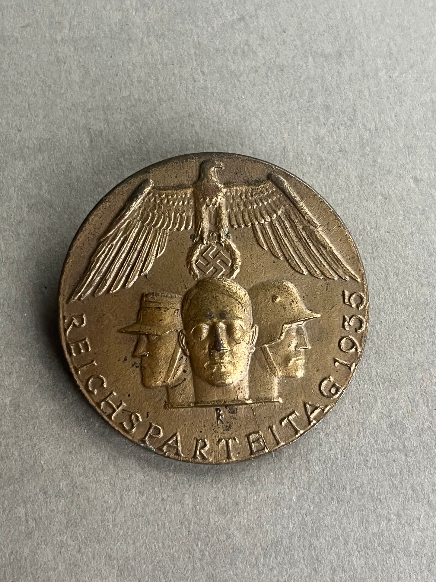 WW2 Tysk "Reichsparteitag 1935" Tinnie. Tung udførsel. Original.