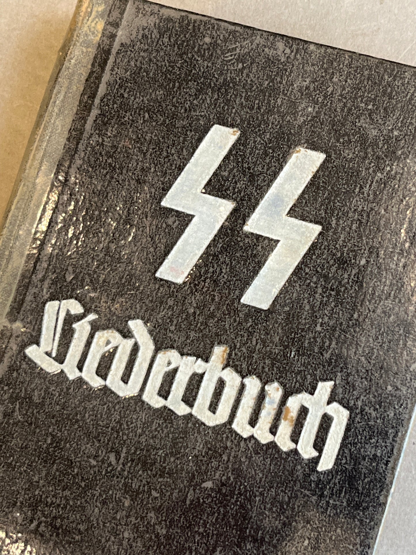 WW2 Tysk Waffen-SS "Liederbuch". Indbundet i beskyttende "bogplast". Original.