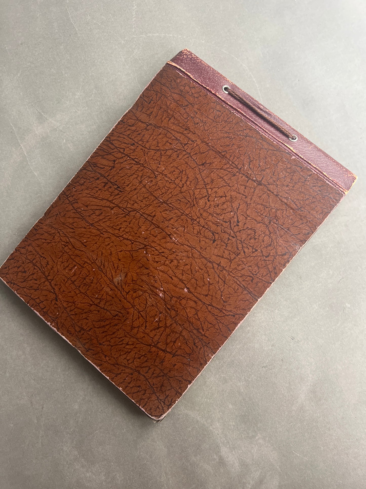 WW2 Tysk Kriegsmarine Fotoalbum. Gode billeder af soldater, skibe, træning, mv. 59 billeder. Original.