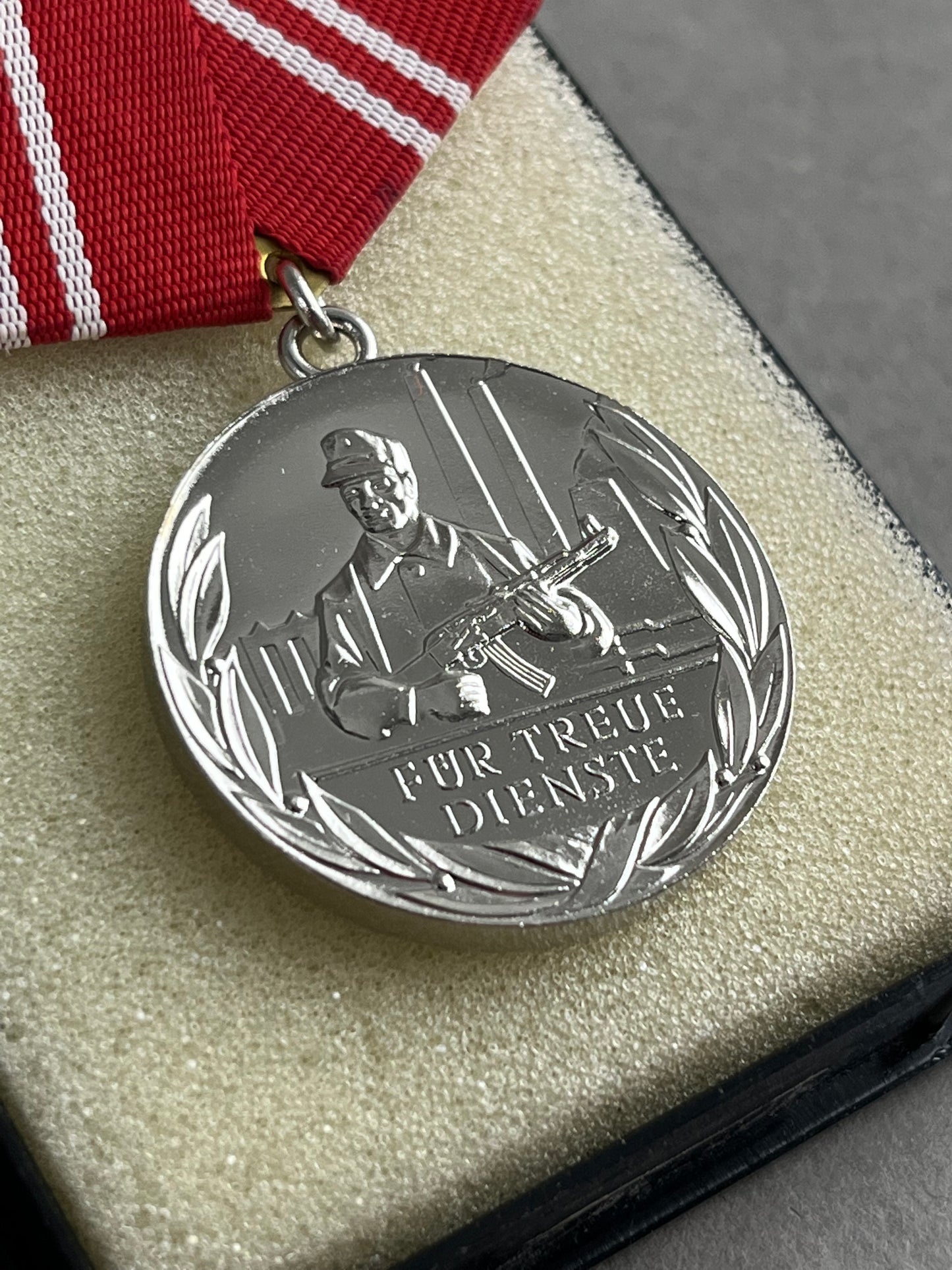 Østtysk DDR Medalje. I æske. Original.