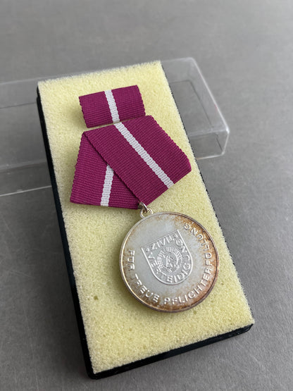 Østtysk DDR Medalje. I æske. Original.