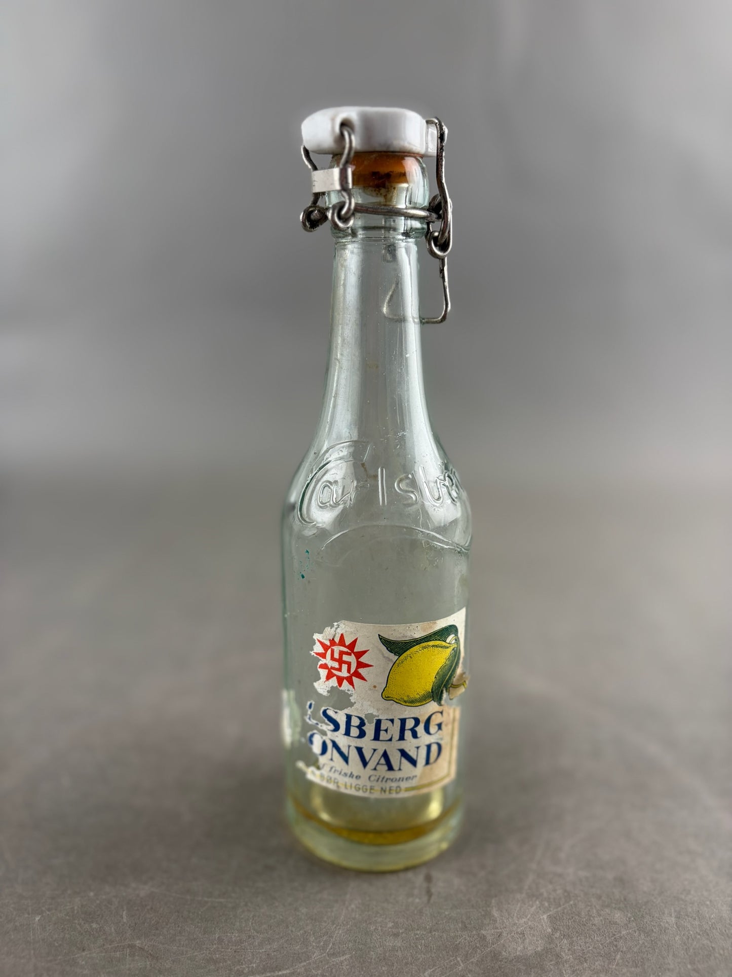 WW2 Dansk Carlsberg Flaske med Solhjul og etikette. Original.