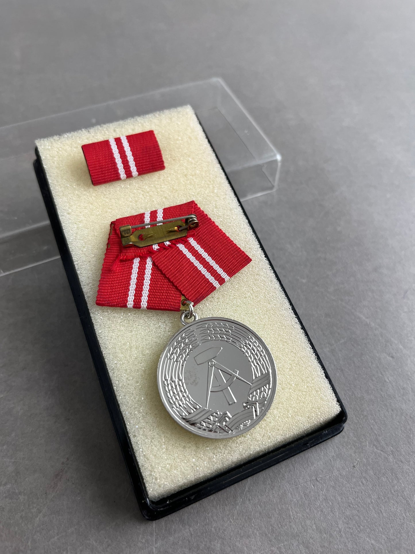 Østtysk DDR Medalje. I æske. Original.