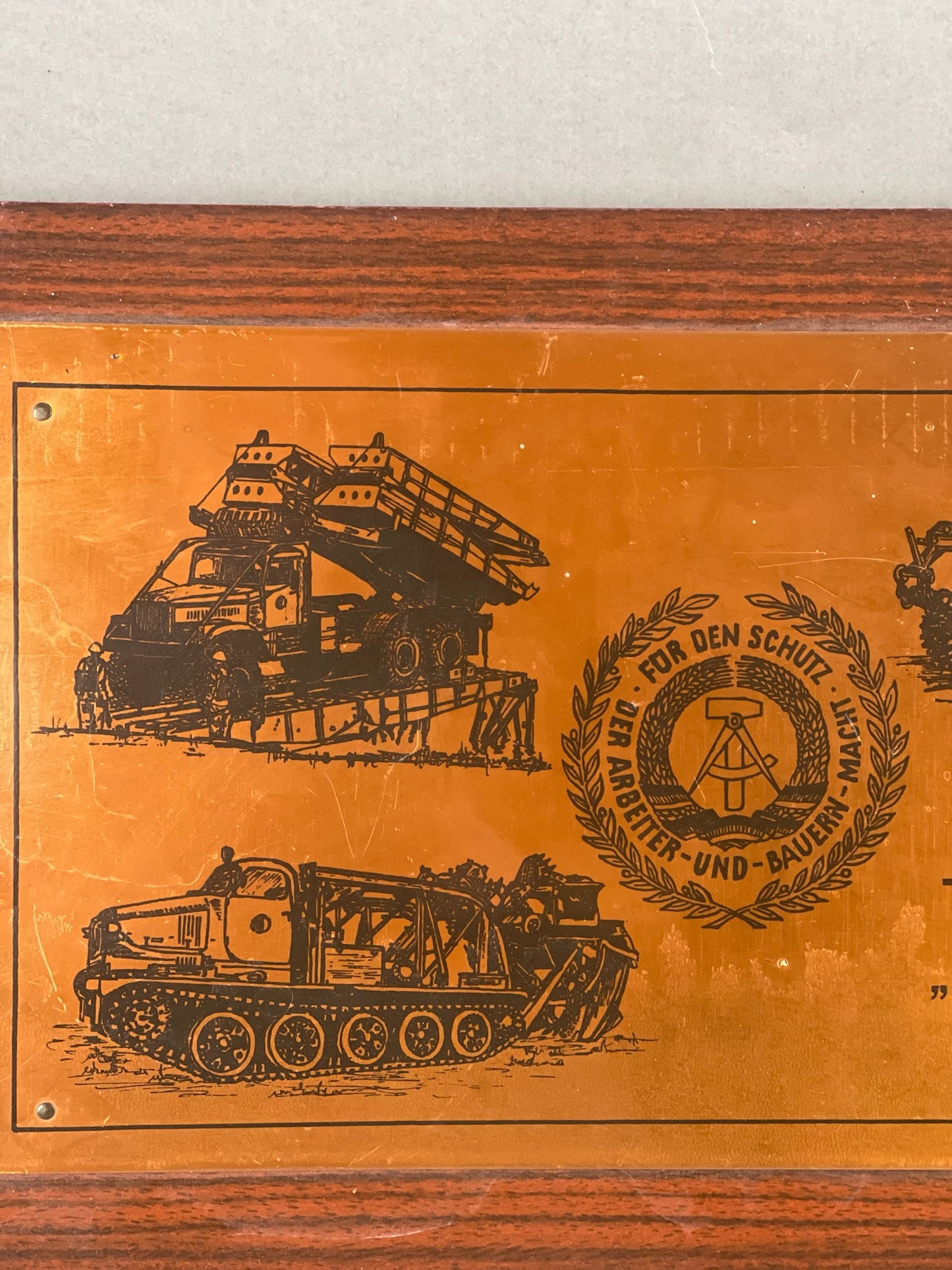 Østtysk DDR "Horst Viedt" Vægplade. Original.